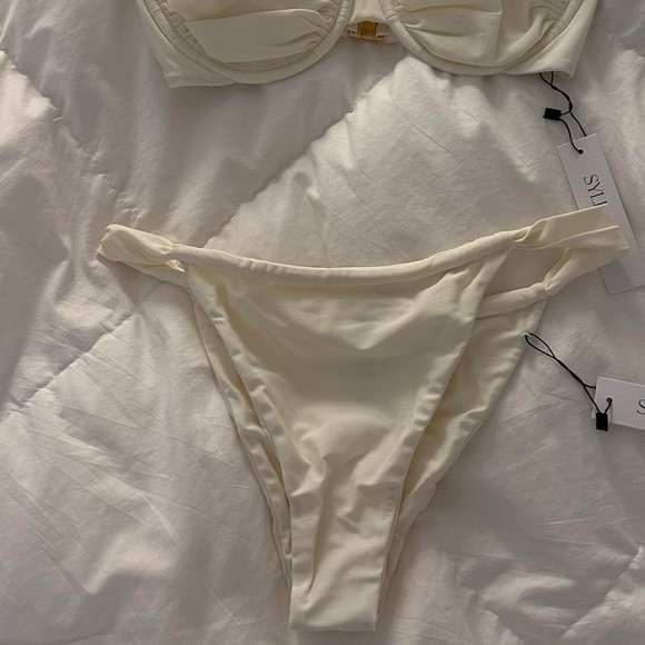 Sylk swim rya string side bottom in ivory size medium (runs small) - Picture 3 of 4